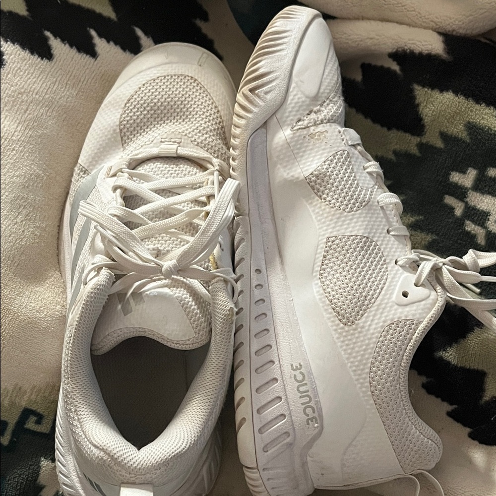 Adidas volleyball court shoes size 8 1/2